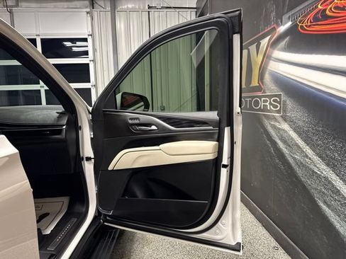 Used 2021 Cadillac Escalade Sport w/ Driver Assist Tech Package AWD/4WD image 30