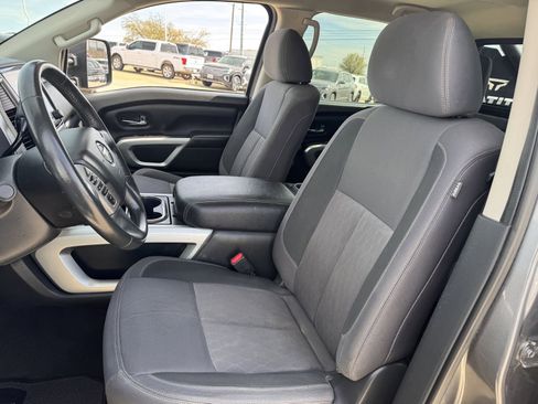 Used 2020 Nissan Titan SV w/ SV Convenience Package image 26