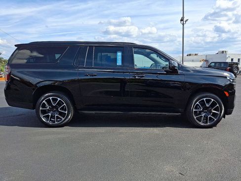 Used 2022 Chevrolet Suburban RST w/ Luxury Package image 8