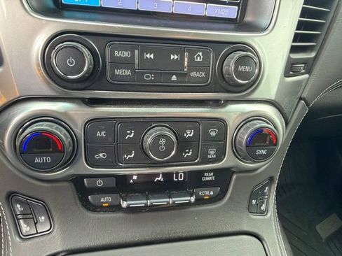 Used 2019 Chevrolet Suburban Premier RWD image 11