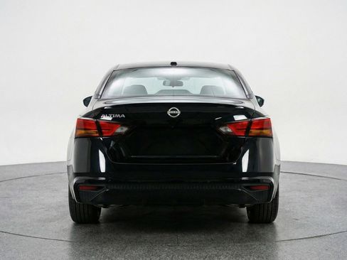 Used 2025 Nissan Altima 2.5 SV FWD image 7
