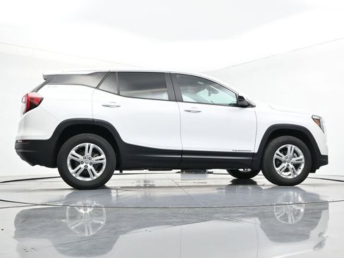 Used 2024 GMC Terrain SLE AWD/4WD image 24