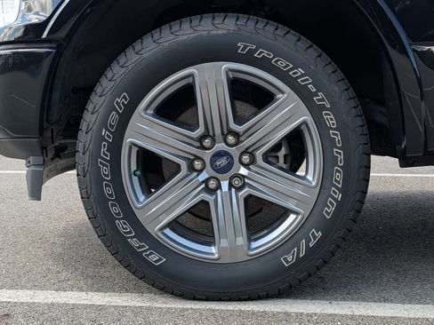 Used 2019 Ford F150 Lariat w/ Equipment Group 502A Luxury AWD/4WD image 15