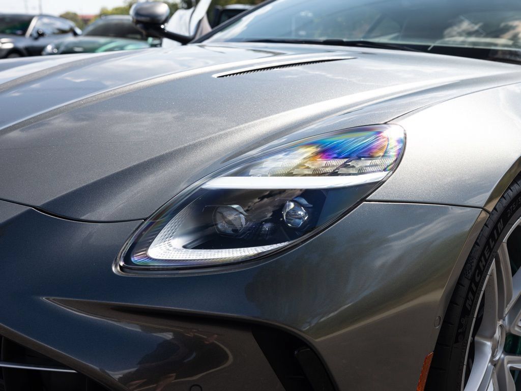 Used 2025 Aston Martin V8 Vantage Coupe RWD image 15
