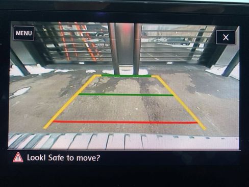 Used 2020 Volkswagen Tiguan SE w/ Panoramic Sunroof Package image 18