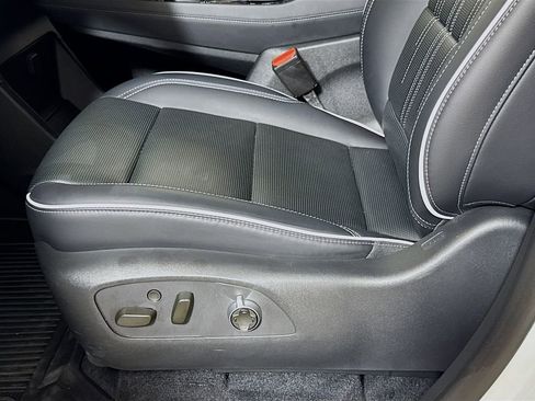 Used 2025 Buick Enclave Avenir AWD/4WD image 18