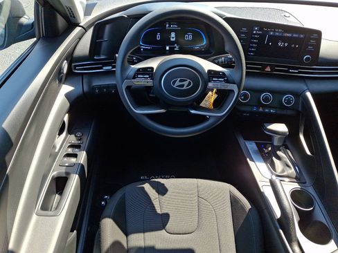 Certified 2026 Hyundai Elantra SE FWD image 11