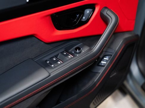Used 2025 Lamborghini Urus SE AWD/4WD image 20