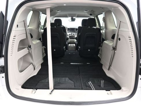 Used 2023 Chrysler Voyager LX image 61