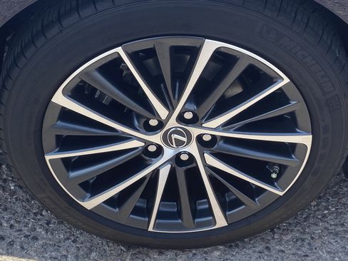 Used 2024 Lexus ES 350 w/ Premium Package FWD image 8