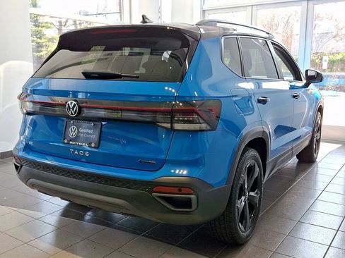 Used 2025 Volkswagen Taos SE AWD/4WD image 3