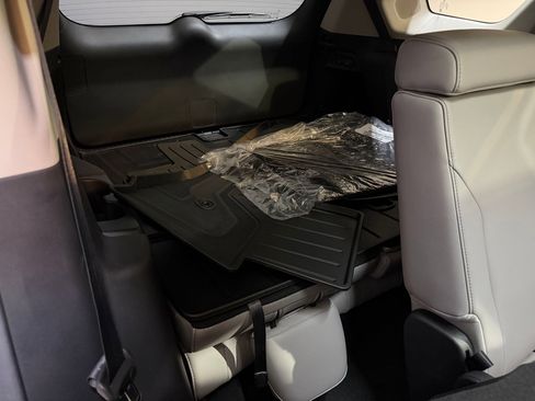 Used 2025 Honda Pilot Touring image 46