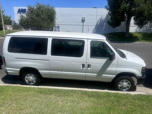Used 2009 Ford E-350 and Econoline 350 XL RWD image 2