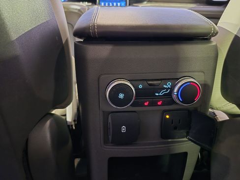 Certified 2020 Ford Explorer Platinum w/ Premium Technology Package image 31