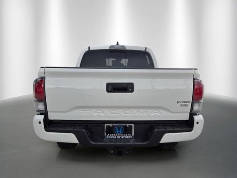Used 2021 Toyota Tacoma Limited RWD image 4
