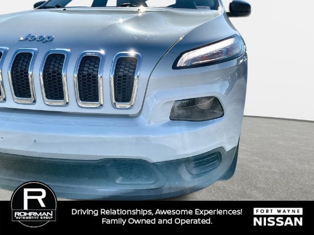 Used 2017 Jeep Cherokee Sport AWD/4WD image 36