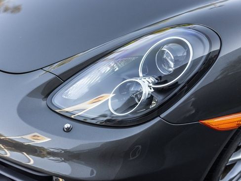 Certified 2016 Porsche Cayman image 19