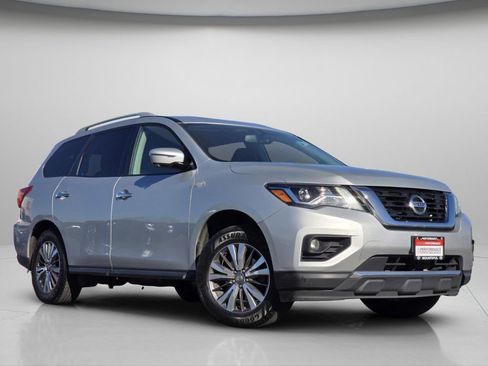 Used 2020 Nissan Pathfinder SL image 2