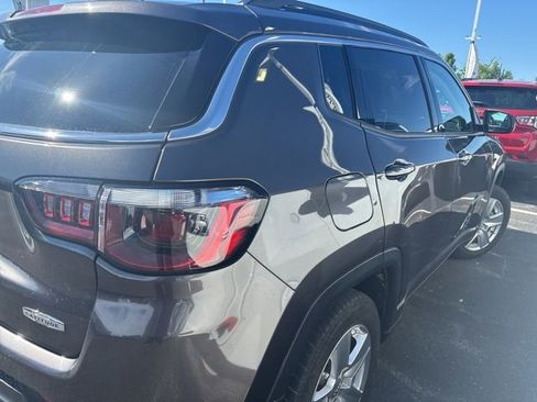 Used 2022 Jeep Compass Latitude AWD/4WD image 3