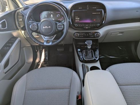 Used 2025 Kia Soul EX image 19
