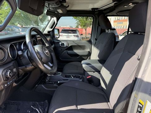 Certified 2023 Jeep Wrangler Unlimited w/ Cold Weather Group AWD/4WD image 15