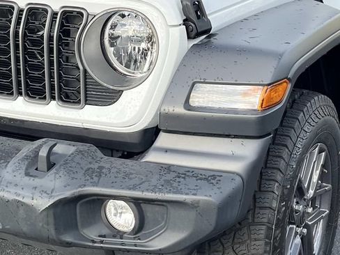 Used 2025 Jeep Wrangler Unlimited Sport AWD/4WD image 10