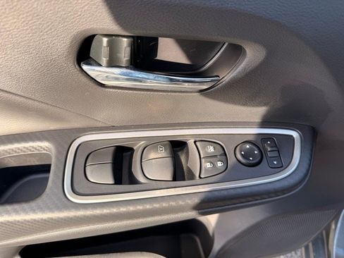 New 2025 Nissan Versa SR w/ Trunk Package image 11