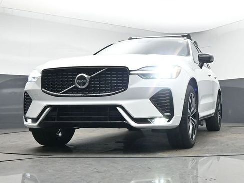 Used 2024 Volvo XC60 B5 Plus w/ Climate Package image 11
