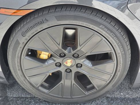Used 2022 Porsche Taycan RWD image 8