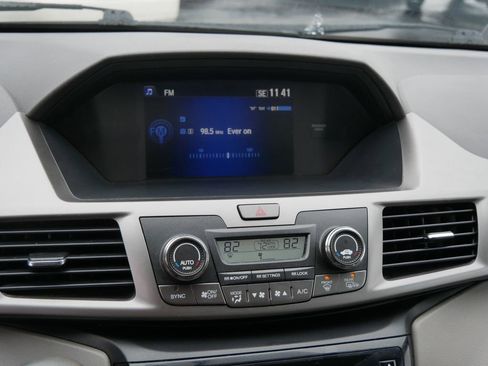 Used 2016 Honda Odyssey SE image 16