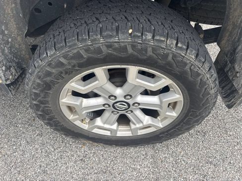 Used 2021 Nissan Titan SV w/ SV Convenience Package AWD/4WD image 9