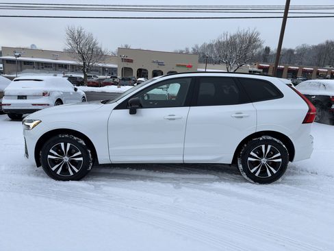 Certified 2025 Volvo XC60 B5 Core image 4