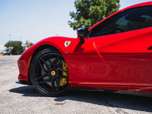 Used 2021 Ferrari F8 Tributo RWD image 18
