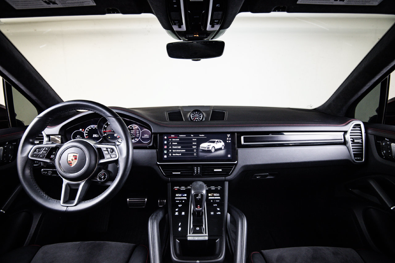 Certified 2022 Porsche Cayenne GTS AWD/4WD image 25