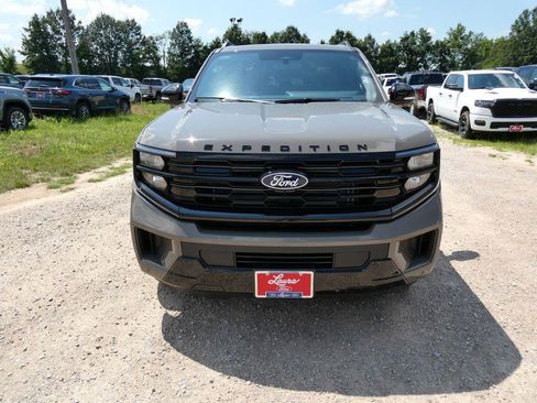 New 2027 Ford Expedition Platinum w/ Stealth Appearance Package AWD/4WD image 8