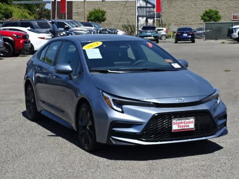 Used 2024 Toyota Corolla SE FWD image 2