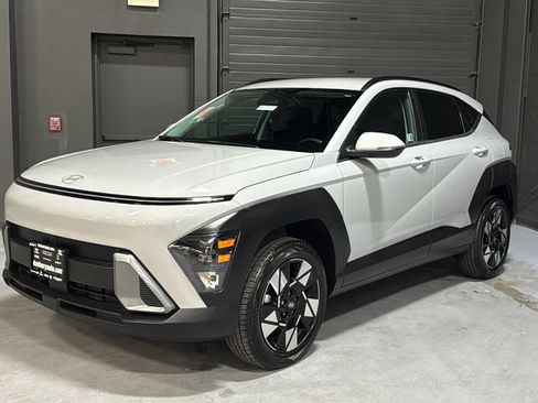 Used 2024 Hyundai Kona SEL w/ Convenience Package AWD/4WD image 3