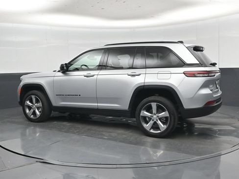 Used 2025 Jeep Grand Cherokee Limited w/ Black Appearance Package AWD/4WD image 39