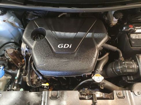 Used 2012 Hyundai Accent GLS FWD image 23