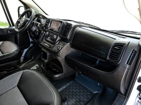 Used 2025 RAM ProMaster 2500 w/ Convenience Group FWD image 9