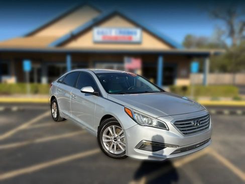 Used 2015 Hyundai Sonata SE image 1