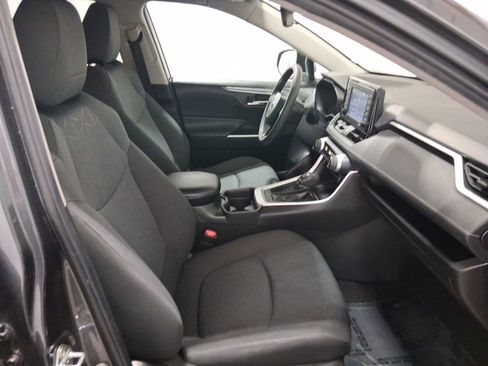 Used 2020 Toyota RAV4 XLE FWD image 16