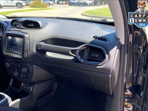 Used 2018 Jeep Renegade Altitude FWD image 16