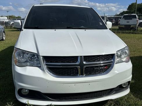 Used 2020 Dodge Grand Caravan SXT image 3