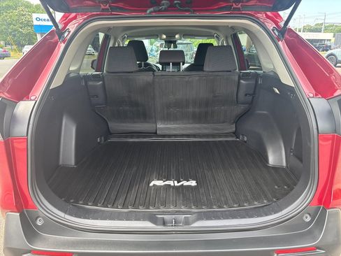 Used 2022 Toyota RAV4 LE AWD/4WD image 16