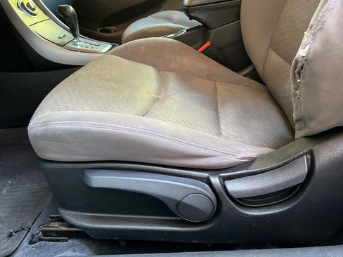 Used 2013 Hyundai Elantra FWD image 15