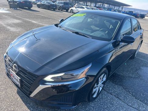 Used 2023 Nissan Altima 2.5 S image 4