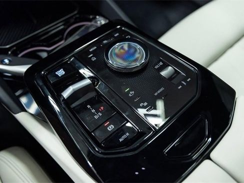 New 2026 BMW 530i xDrive w/ Premium Package image 21