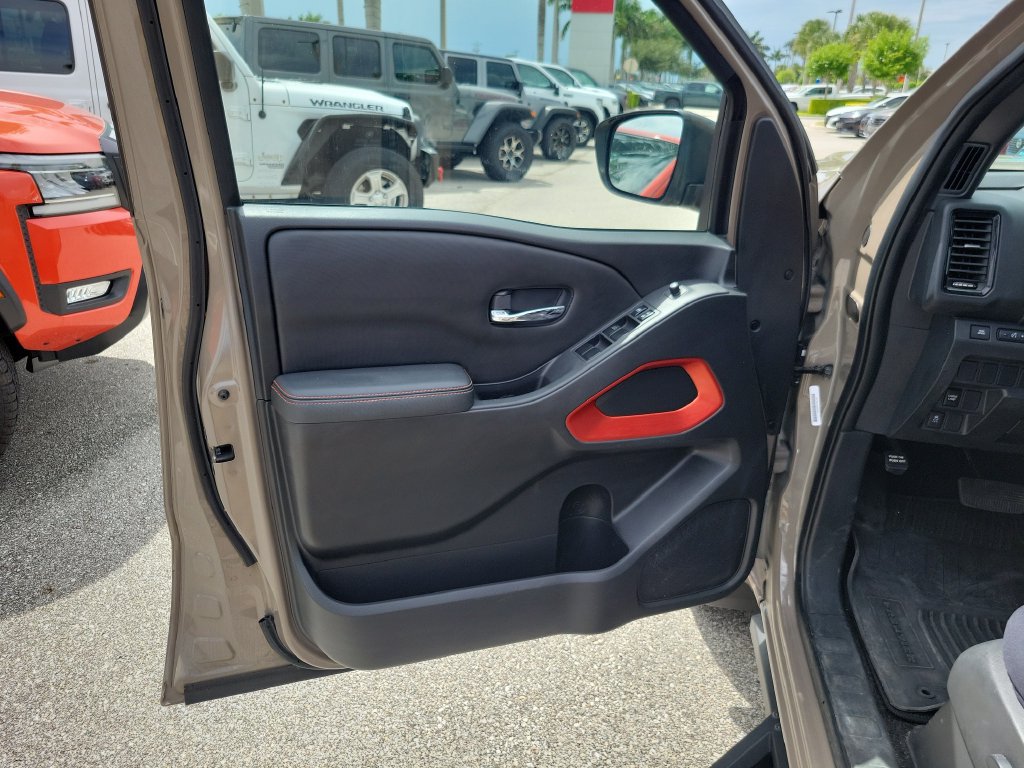 Used 2023 Nissan Frontier Pro-X w/ Tow Package RWD image 24