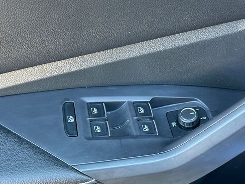 Used 2024 Volkswagen Jetta SE w/ Panoramic Sunroof Package image 11